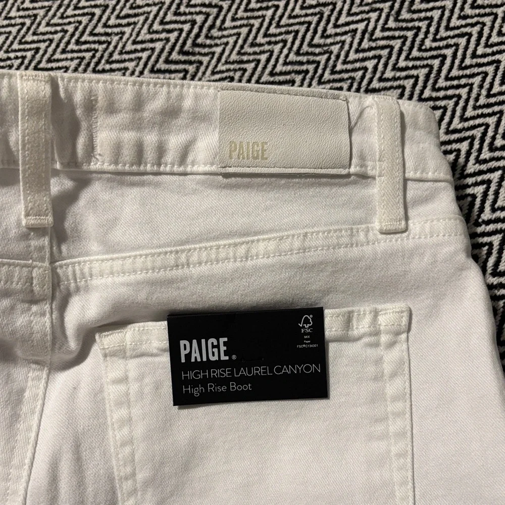 PAIGE High Rise Laurel Canyon White Jean Shorts - Sz 26